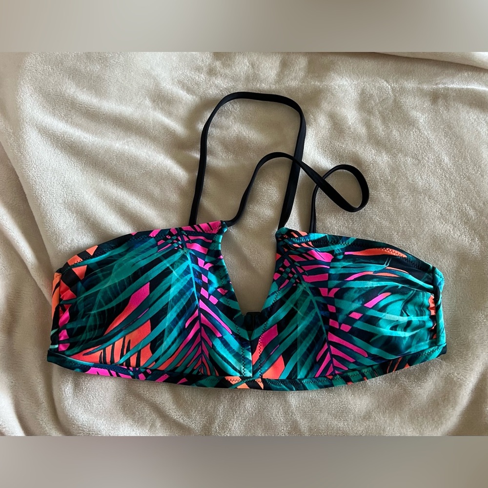 NWOT Pink bikini top